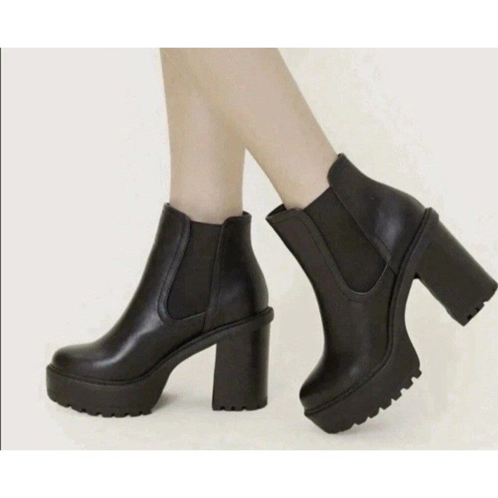 Divided Women’s 8.5 Y2K Chunky Platform Black Boots Booties Women's